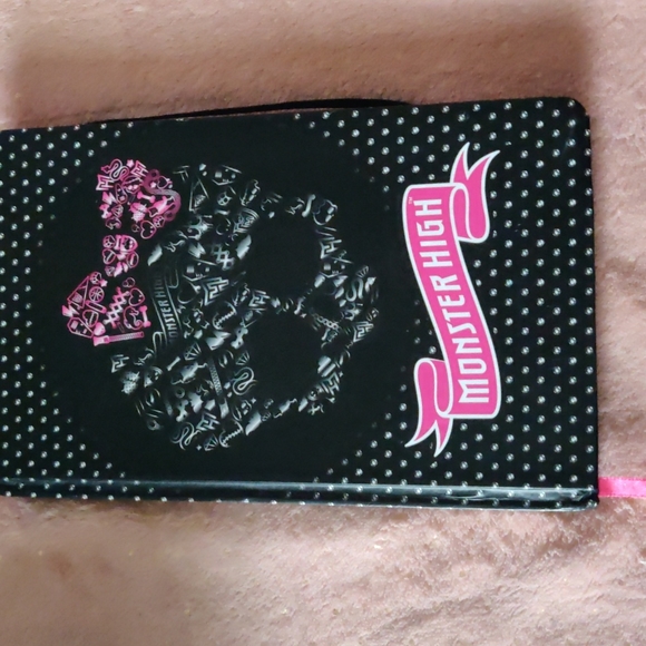 Monster high books, one journal - Picture 10 of 14